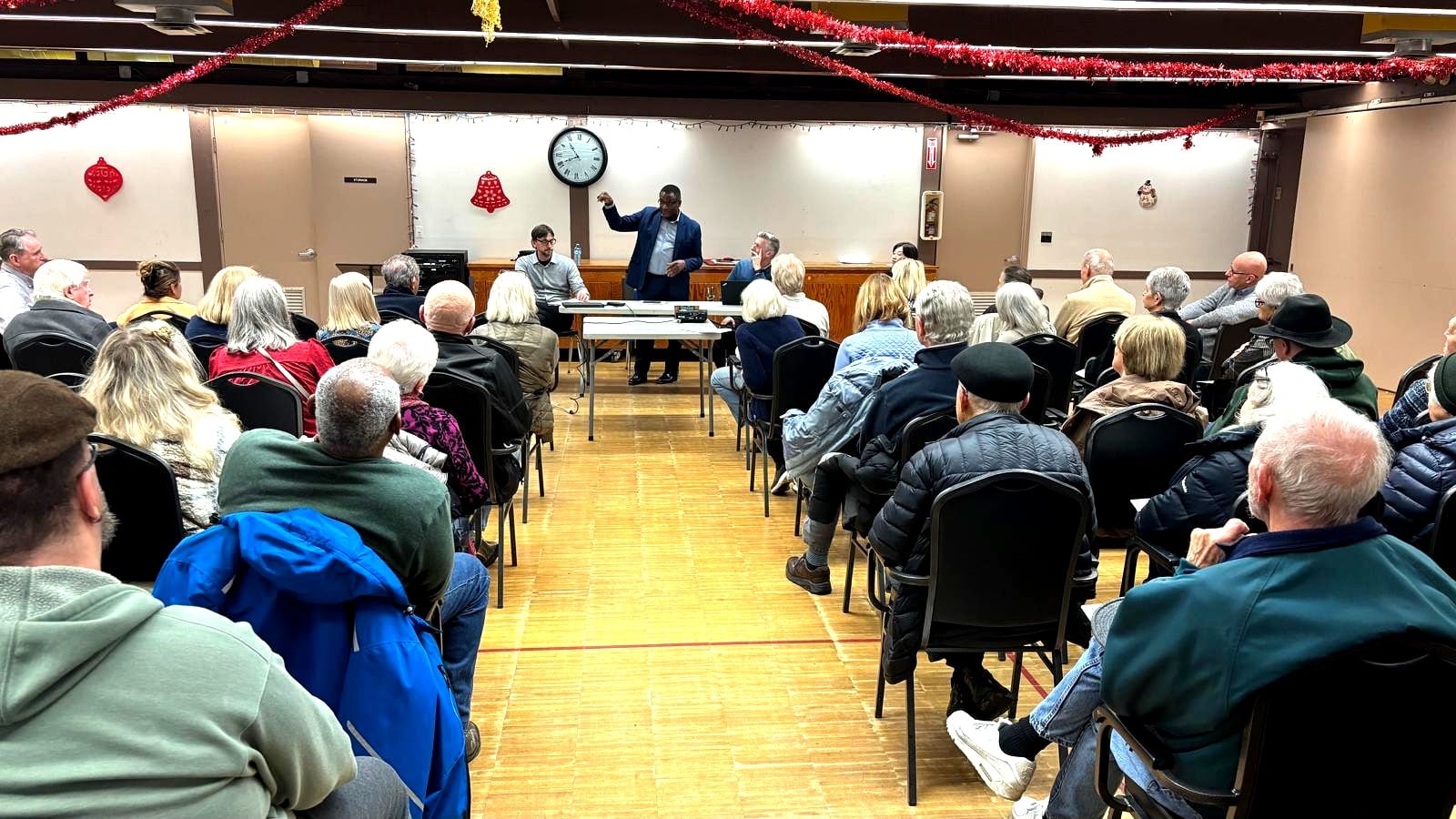 Meeting with Birkdale residents to shape safer, better-planned neighbourhoods.