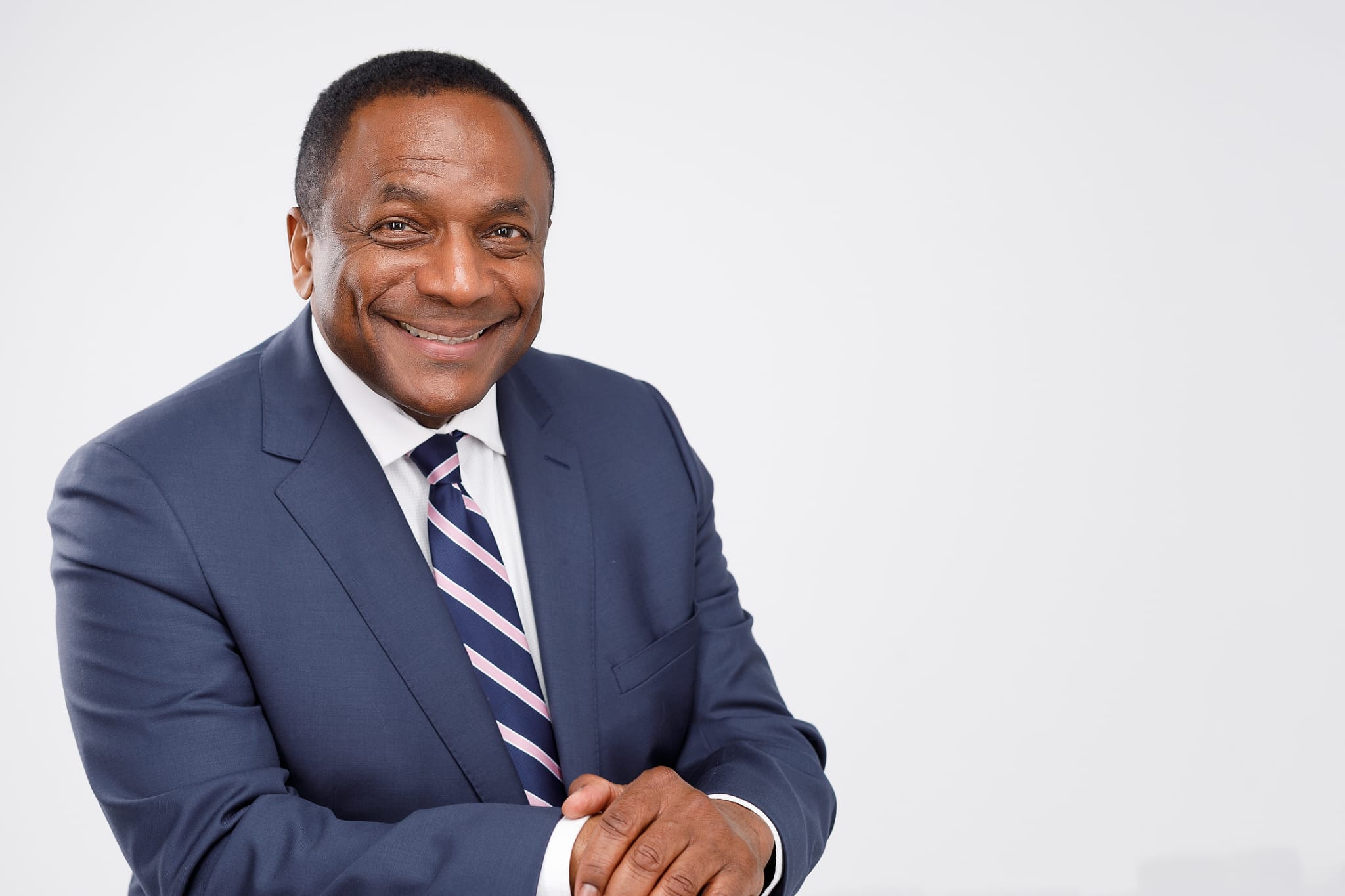 Re-elect Michael Thompson